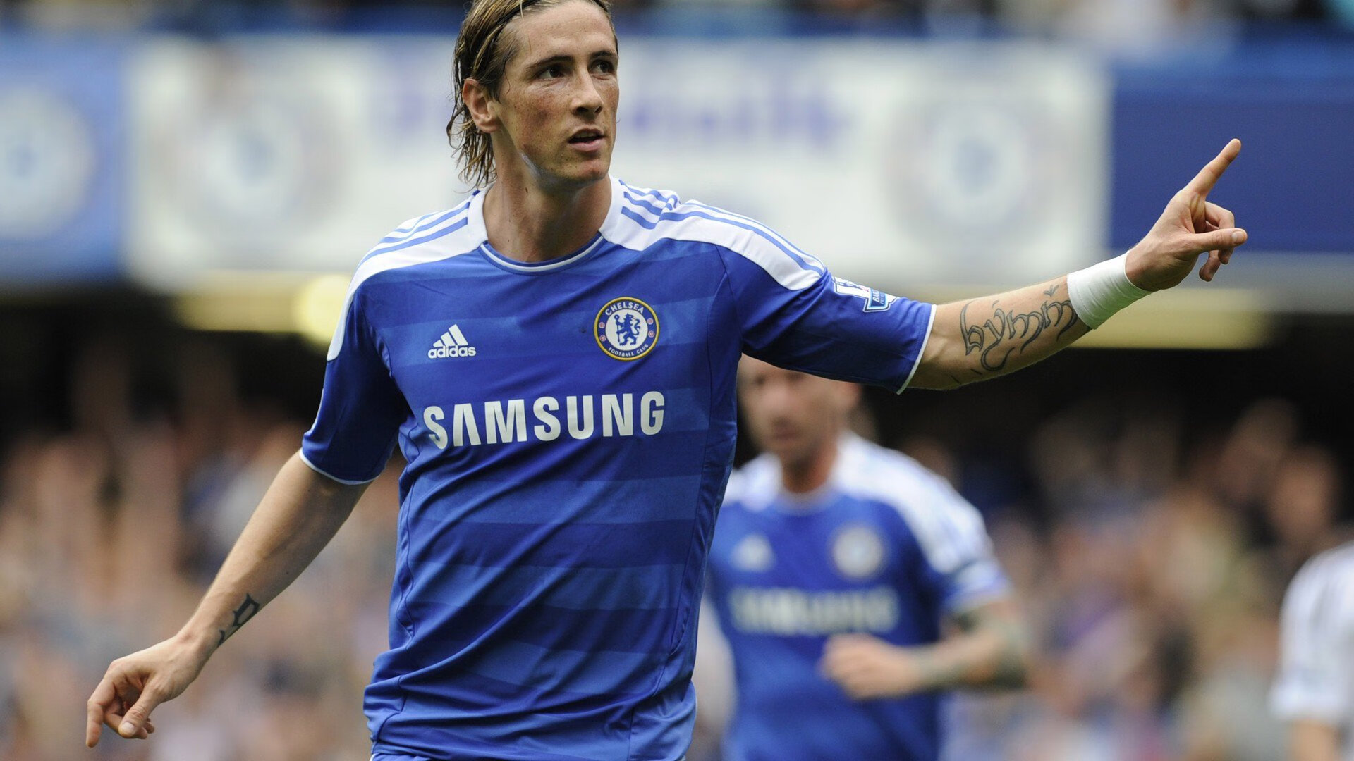 “青少年足球联赛现场嗨翻全场，精彩纷呈”，青少年足球联盟